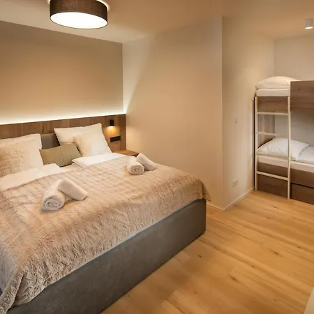 Hillside Panorama Apartment