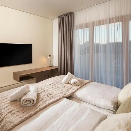 Hillside Panorama Apartment