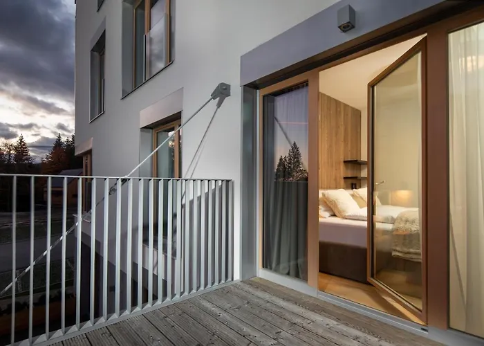 아파트 Hillside Panorama *